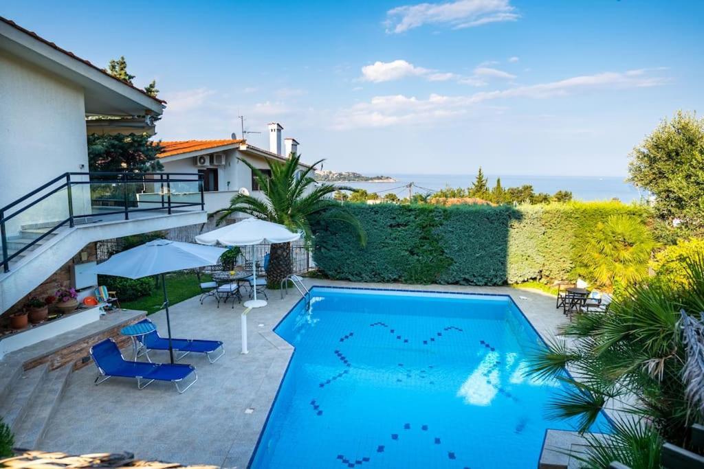 Pool Sea View Close To The